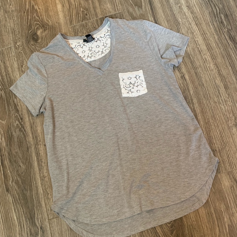 Hi-low tee